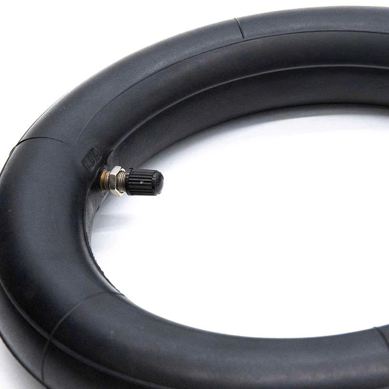 Black Cat zračnica 10x2/10x2.125 s ravnim ventilom za električni romobil – zamjena i održavanje – bočni pogled