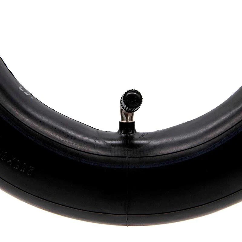 Black Cat premium zračnica 10x2.5 s ventilom 90x90 za električni romobil – detalj proizvoda – bočni pogled
