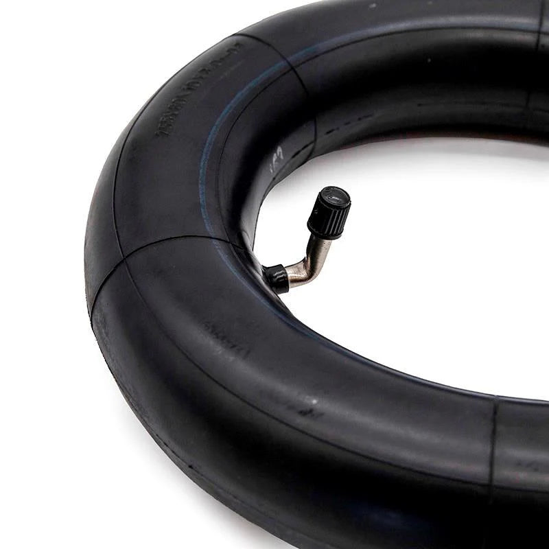 Black Cat zračnica 10x2/10x2.125 s ventilom 90° (90x90) za romobil – sigurnija vožnja – bočni pogled
